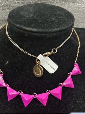 7CS Gold Chain Necklace with Hot Pink Pyramid Accents